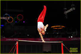 Picture of a male gymnast on the high bar